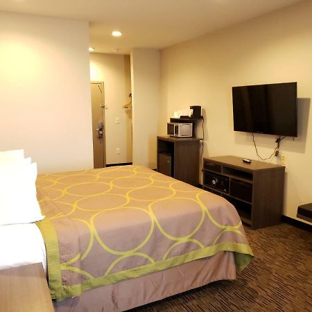 Super 8 By Wyndham St. Louis North Hotel Exterior foto